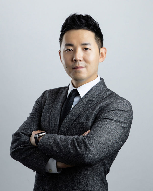 portrait of round rock dentist doctor yoon